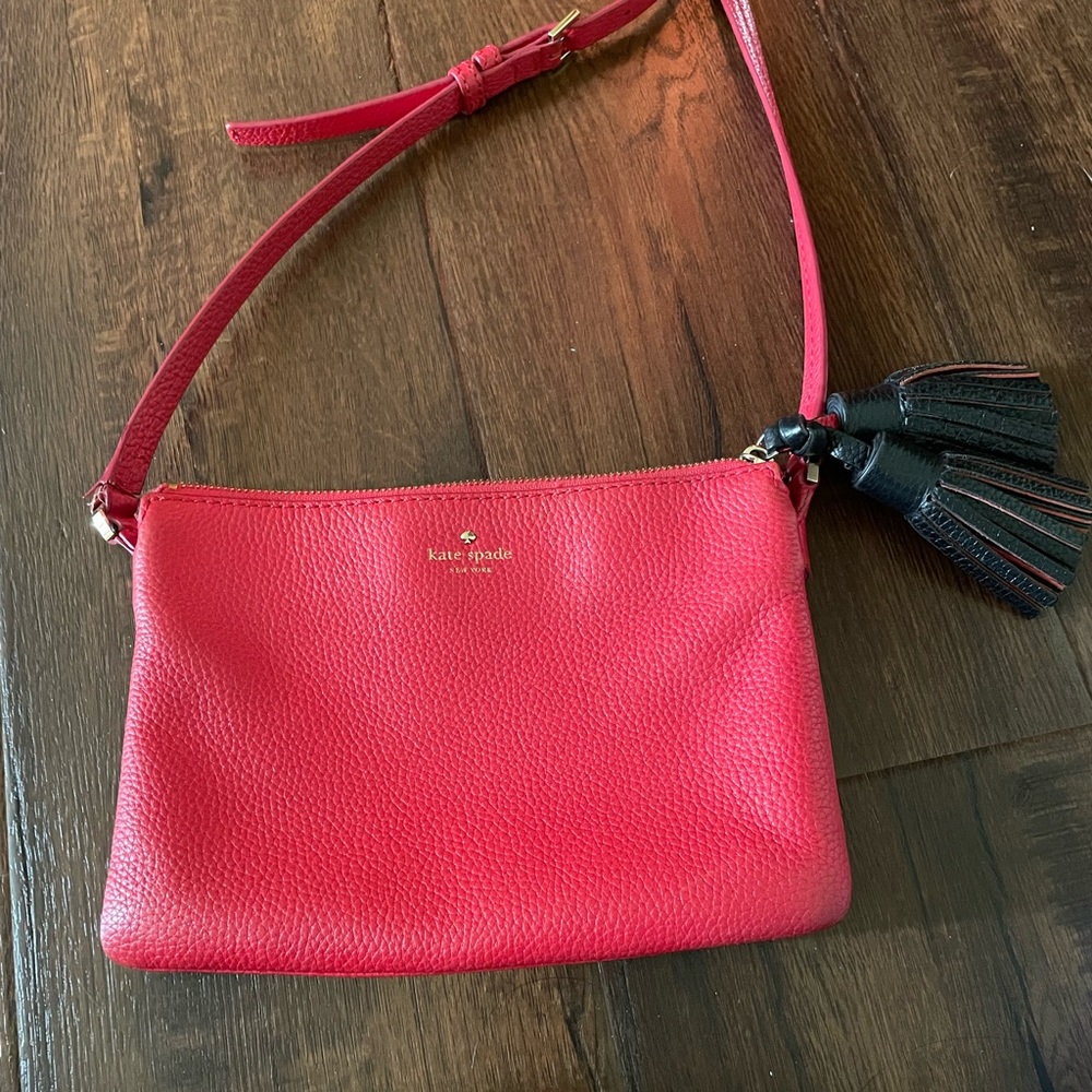 Kate Spade pebbled leather cross body purse with adjustable strap
